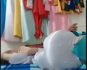 Clip: Quay lén em gái nghỉ trưa. – Viet69