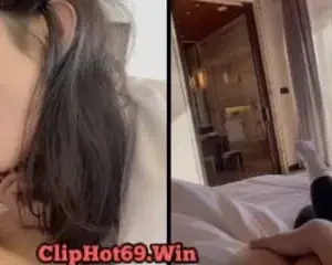 Clip sex Tập bé sinh viên lần đầu bú cặc – Cliphot69 – Viet69
