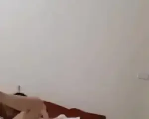 Đang chơi anh rút ra cúi xuống vét bướm làm em sướng không kịp thở – Viet69