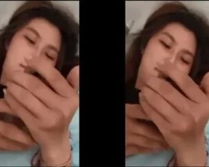 Em cứ nằm chơi điện thoại – Viet69