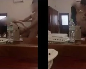 Em sinh viên tự quay phim rên la trước gương lúc doggy – Viet69