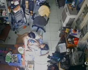 Hack camera vợ đồng Đồng Tháp làm tình trong cửa hàng điện lạnh – 1 – Viet69