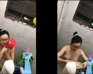 Quay lén chị phòng bên tắm – Viet69