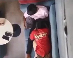 Quay lén em gái bú mút cho người yêu nơi công cộng – Viet69